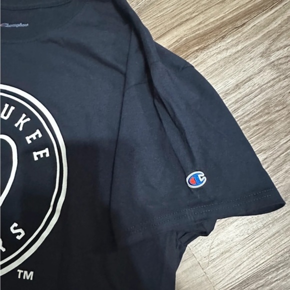 Champion brand- Milwaukee Brewers tshirt. New without tags, men’s size Xlarge - Picture 3 of 5